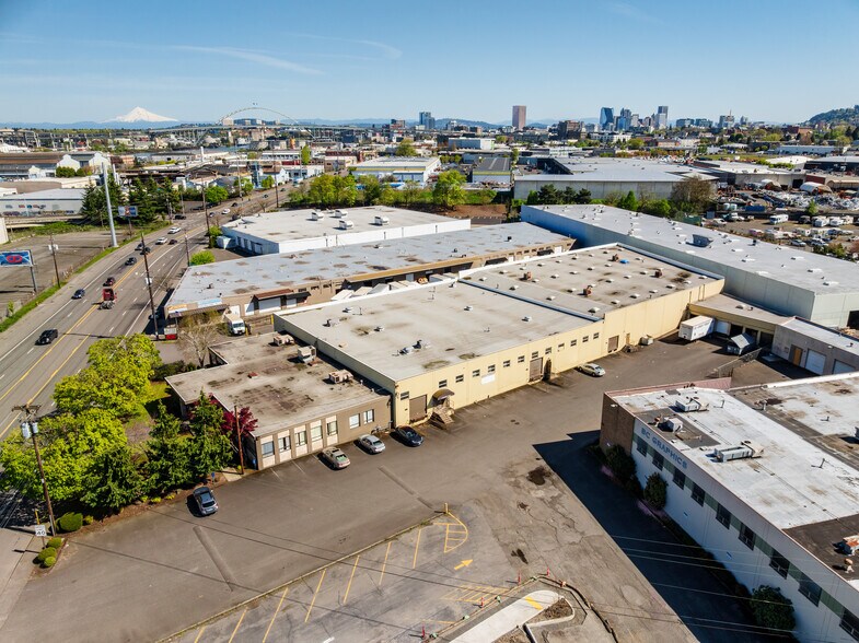 3145 NW Yeon Ave, Portland, OR for sale - Building Photo - Image 2 of 6