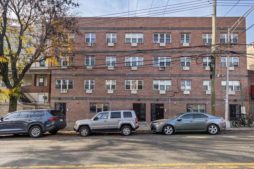 987 Ogden Ave, Bronx, NY for sale - Building Photo - Image 1 of 18