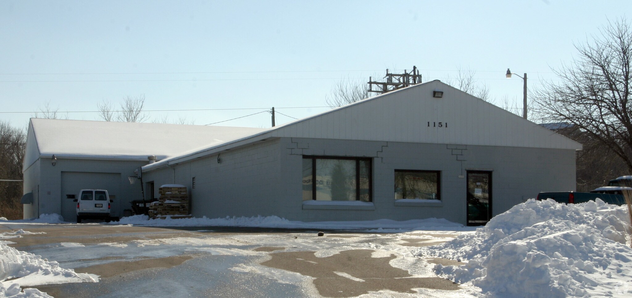 1151 W Second St, Oconomowoc, WI for sale Primary Photo- Image 1 of 1