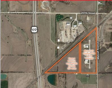 211th St, Stilwell, KS for sale Primary Photo- Image 1 of 1