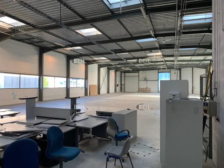 Industrial in Chaponnay for lease - Interior Photo - Image 2 of 14