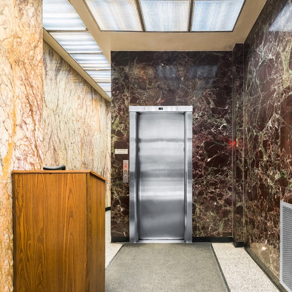 149 W 36th St, New York, NY for lease - Lobby - Image 3 of 11