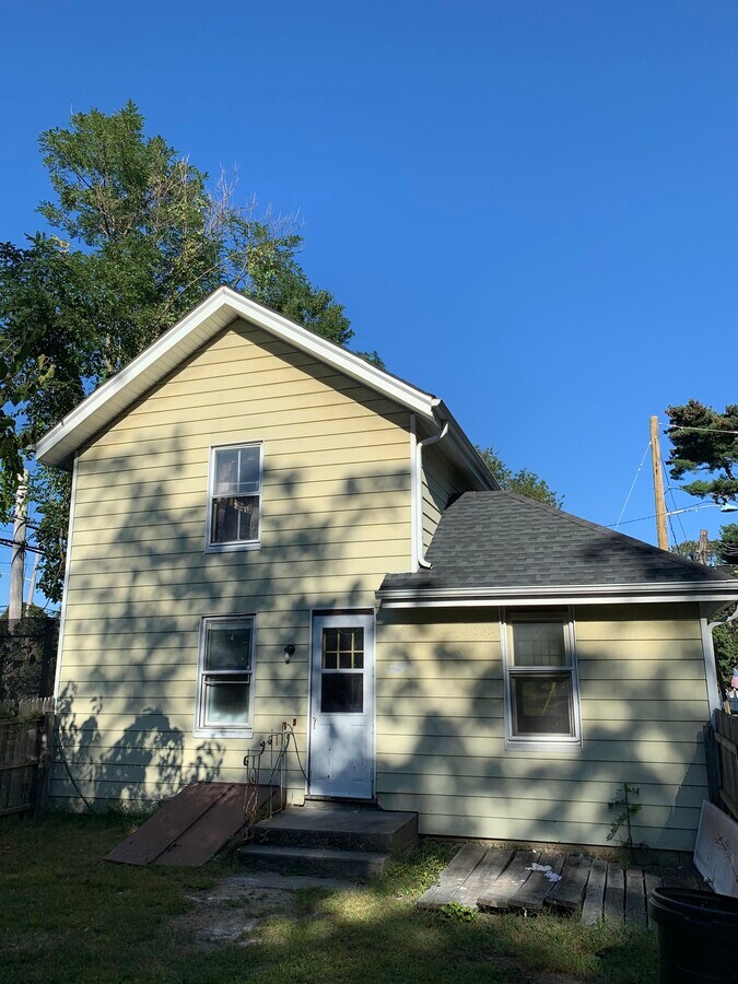 58 Greenwood Ave, East Islip, NY 11730