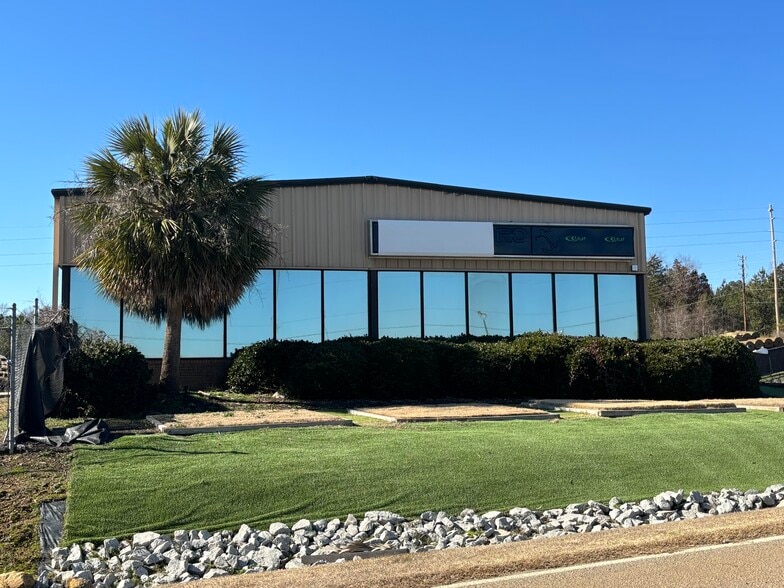 1051 Broad Stone Rd, Irmo, SC for sale - Building Photo - Image 2 of 8