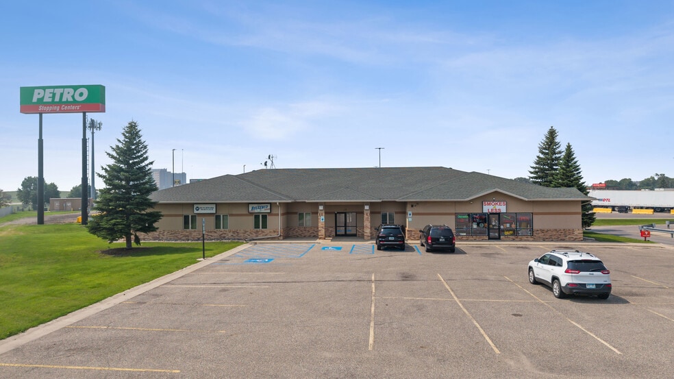 4520 19th Ave S, Fargo, ND for lease - Primary Photo - Image 1 of 17