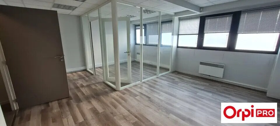 Office in Plérin for lease - Interior Photo - Image 2 of 2