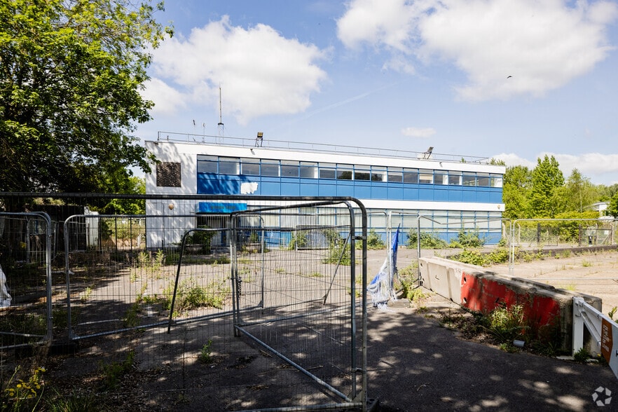 Wyvern Way, Uxbridge for lease - Building Photo - Image 2 of 2