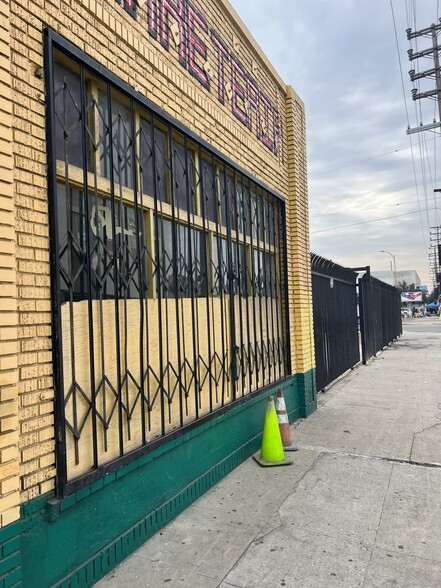 4500 S Main St, Los Angeles, CA for lease - Building Photo - Image 3 of 13