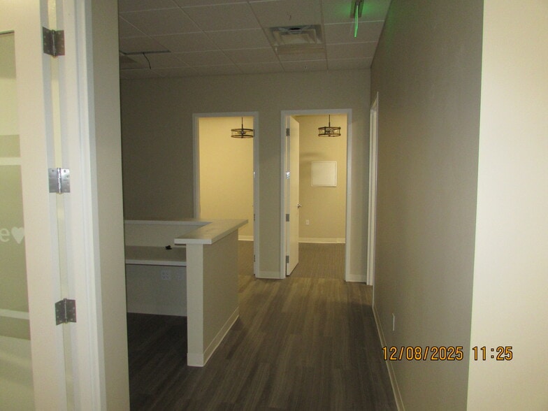 19970-19976 S Tamiami Trl, Estero, FL for lease - Interior Photo - Image 1 of 22