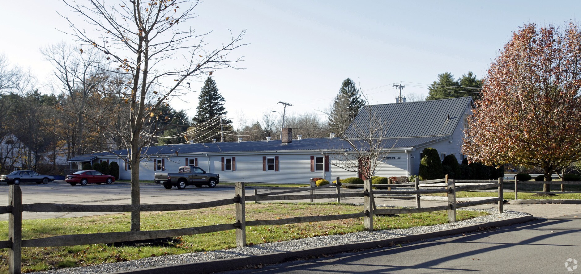 98 Mill St, Hopedale, MA 01747