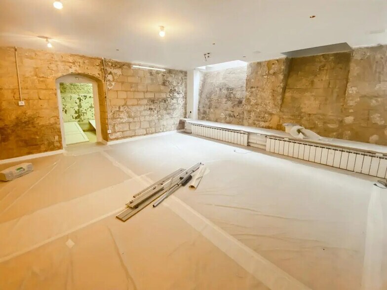 Office in Paris for lease - Building Photo - Image 3 of 7