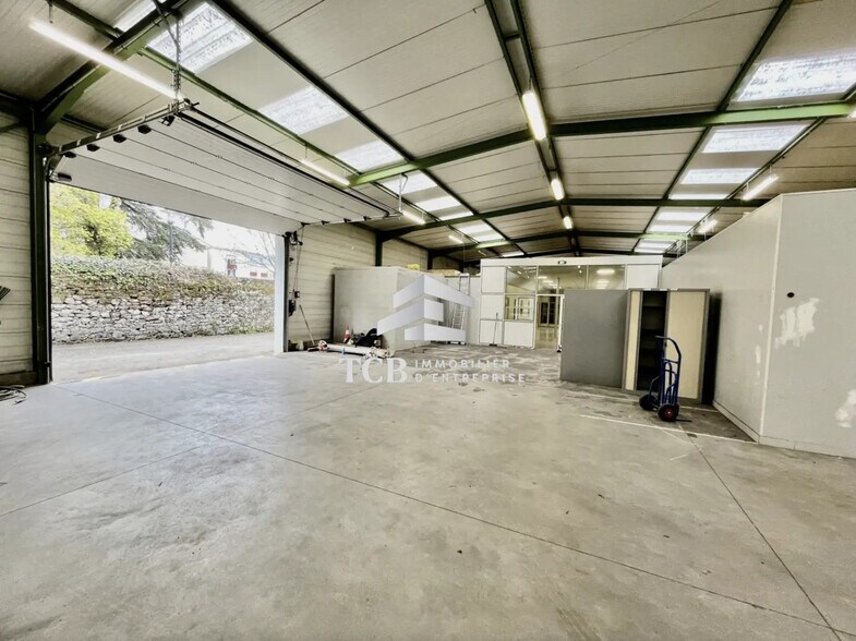 Flex in Saint-Herblain for lease - Interior Photo - Image 1 of 8