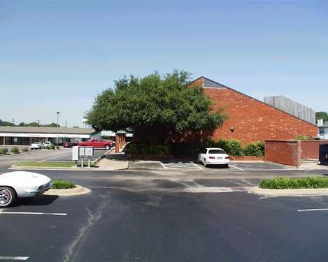 209 Bedford Rd, Bedford, TX for lease - Building Photo - Image 3 of 19
