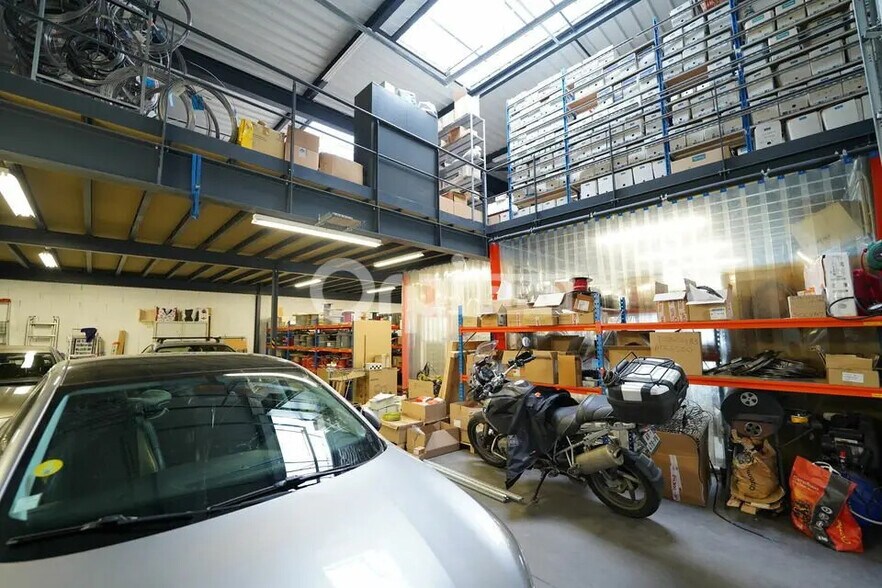 Flex in Vaulx-en-Velin for lease - Interior Photo - Image 1 of 58