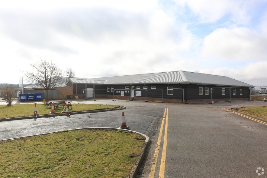 Kings Mill Ln, Redhill for lease - Primary Photo - Image 1 of 4