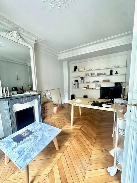Office in Paris for lease - Interior Photo - Image 1 of 5