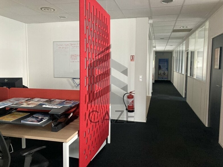 Office in Pessac for lease - Interior Photo - Image 2 of 28