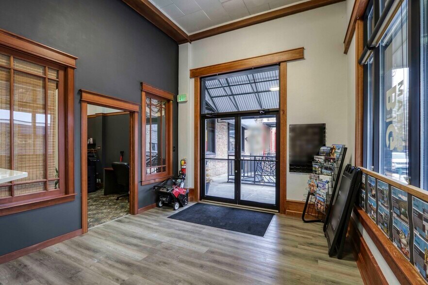 316 N 2nd Ave, Sandpoint, ID for lease - Interior Photo - Image 3 of 56