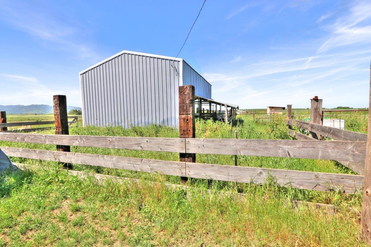 401 Moody Slough Rd, Winters, CA 95694