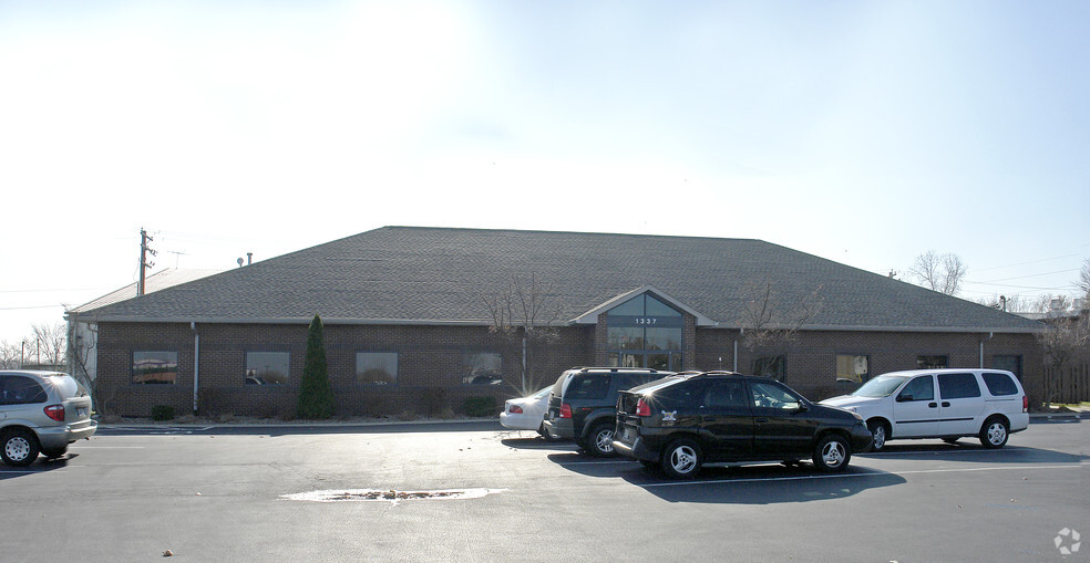 1337 Park Plaza Dr, O'Fallon, IL for lease - Building Photo - Image 3 of 5