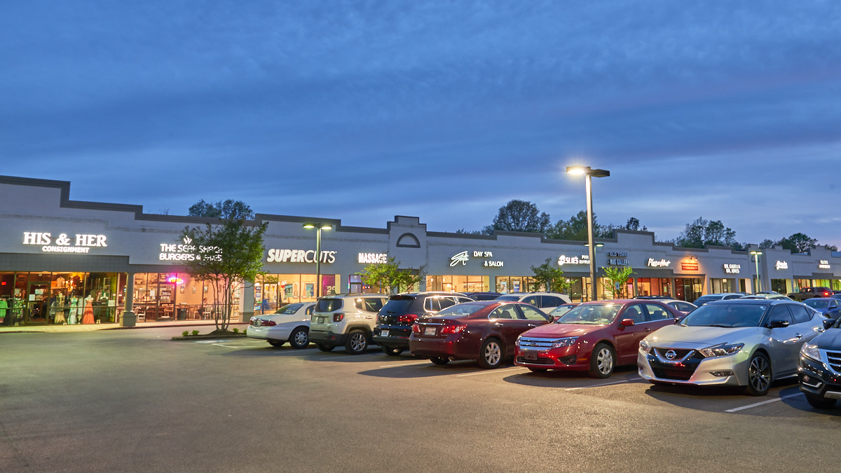 875 Poplar Ave, Memphis, TN for lease Building Photo- Image 1 of 9