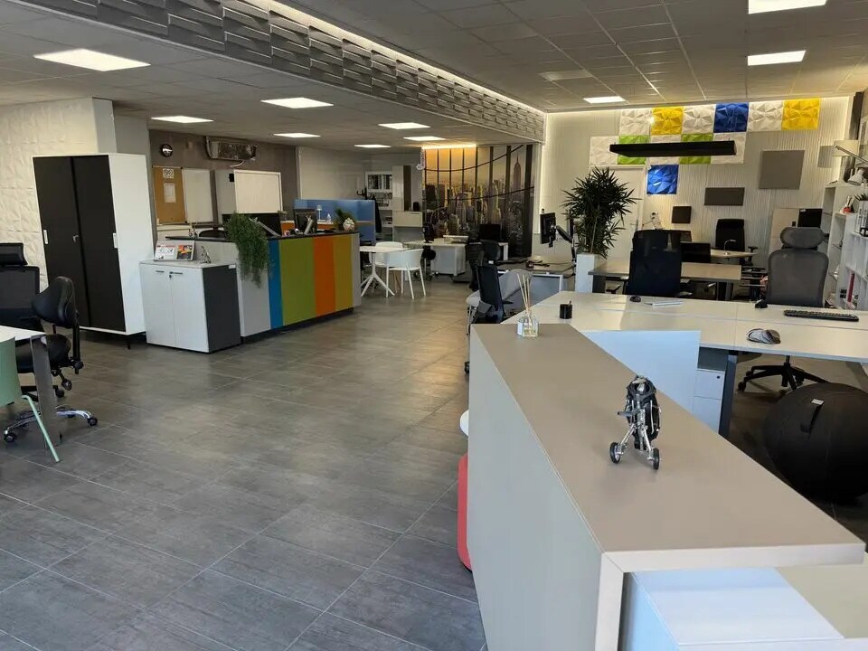 Flex in Valence for lease Building Photo- Image 1 of 4