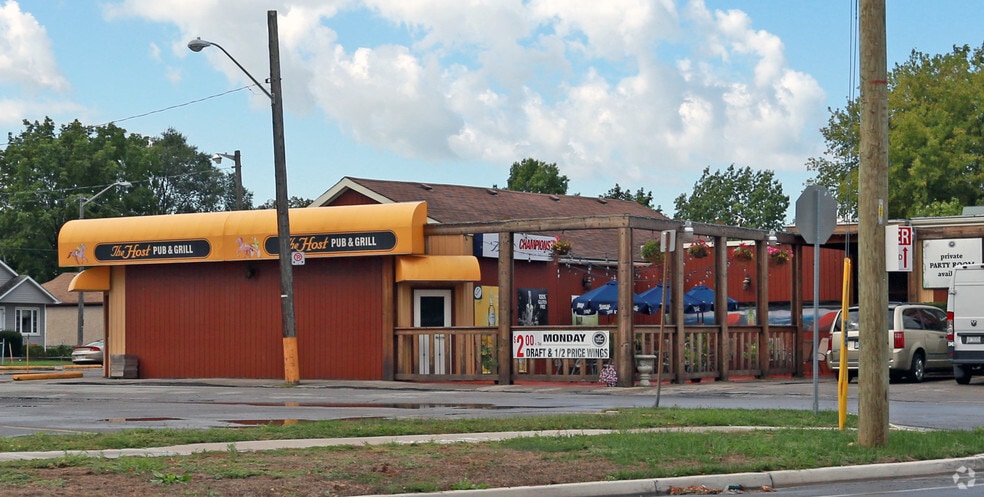 106 Lakeport Rd, St Catharines, ON for sale - Building Photo - Image 3 of 13