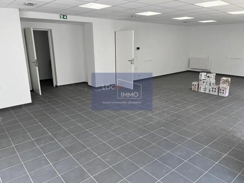 Retail in Bordeaux for lease - Interior Photo - Image 3 of 5