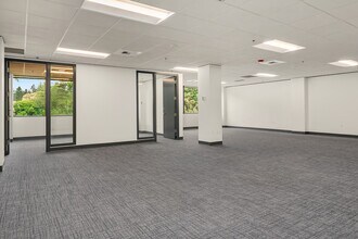 11250 Kirkland Way, Kirkland, WA for lease Interior Photo- Image 2 of 4