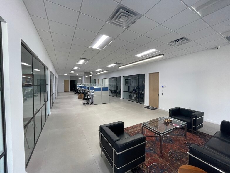 4302 SW 73rd Ave, Miami, FL for lease - Building Photo - Image 3 of 15