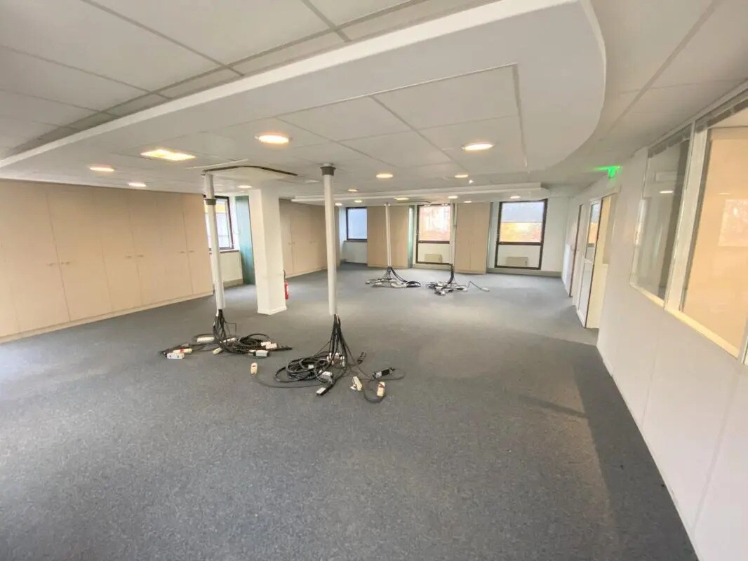 Office in Chatou for lease Interior Photo- Image 1 of 13