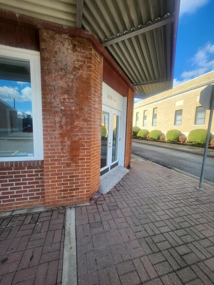 223 N Main St, Franklin, VA for lease - Building Photo - Image 3 of 26
