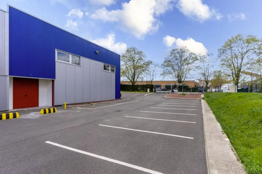 Rue Marcel Paul, Bezons for lease - Building Photo - Image 3 of 3