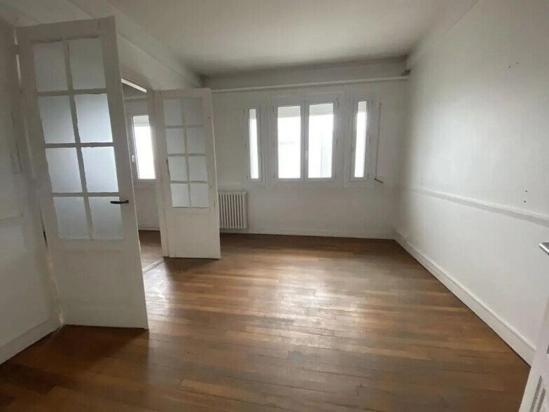 Office in Le Havre for lease - Building Photo - Image 3 of 3