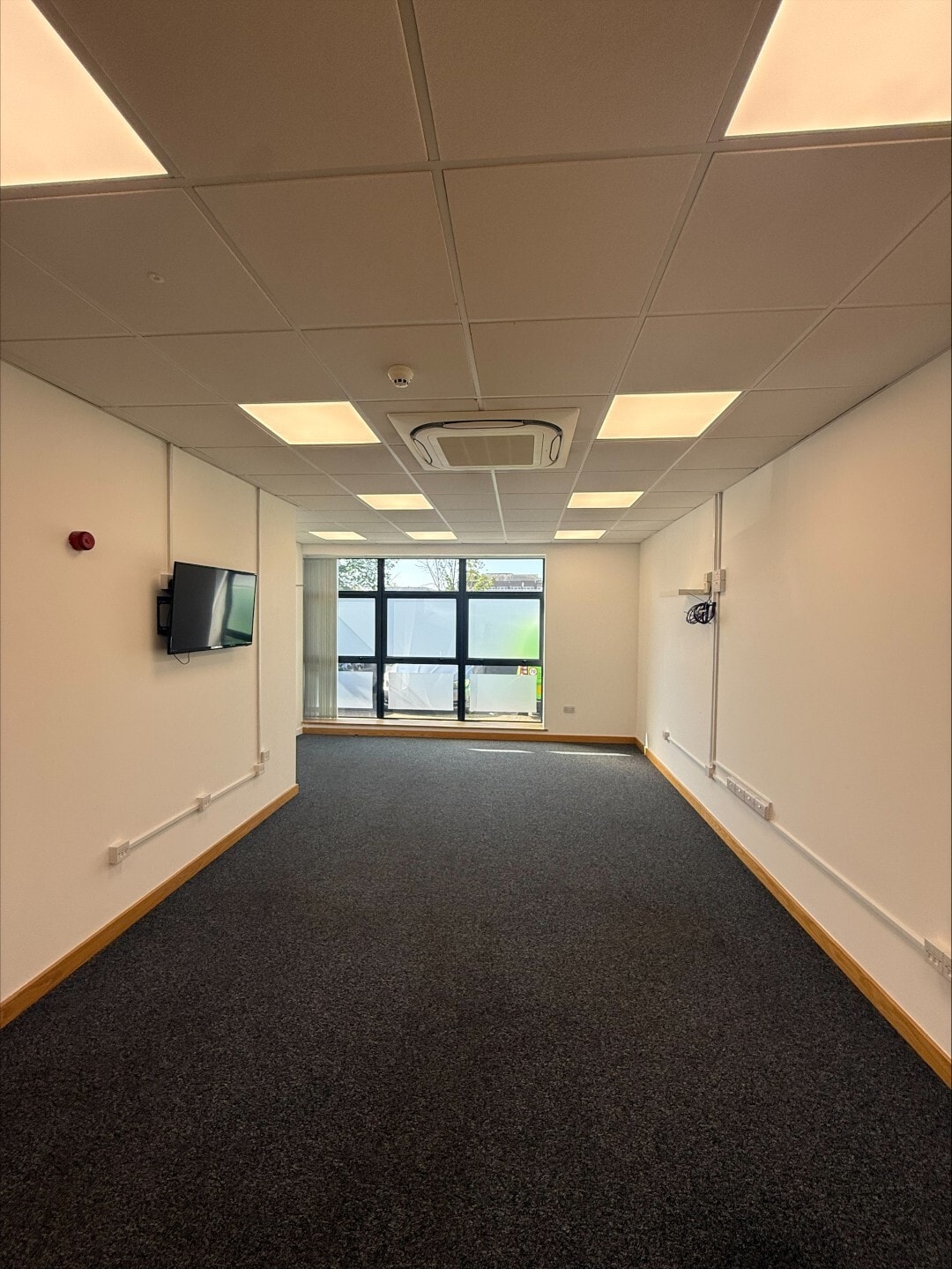 Stirling Way, Borehamwood for lease Interior Photo- Image 1 of 3