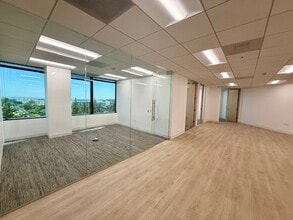 21550 Oxnard St, Woodland Hills, CA for lease Interior Photo- Image 1 of 12