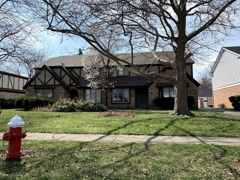 2323-2329 Rockspring Rd, Toledo, OH for sale - Building Photo - Image 1 of 1