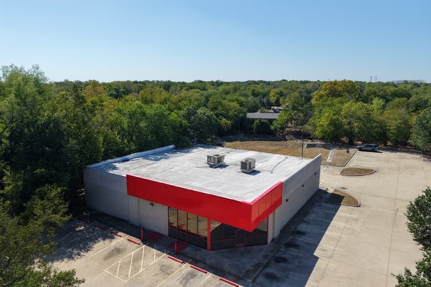 501 W Stassney Ln, Austin, TX for sale - Building Photo - Image 2 of 8