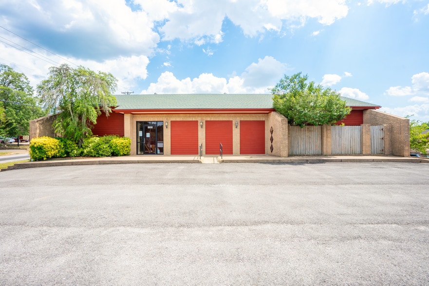 1305 Doctors Dr, Tyler, TX for sale - Primary Photo - Image 1 of 1