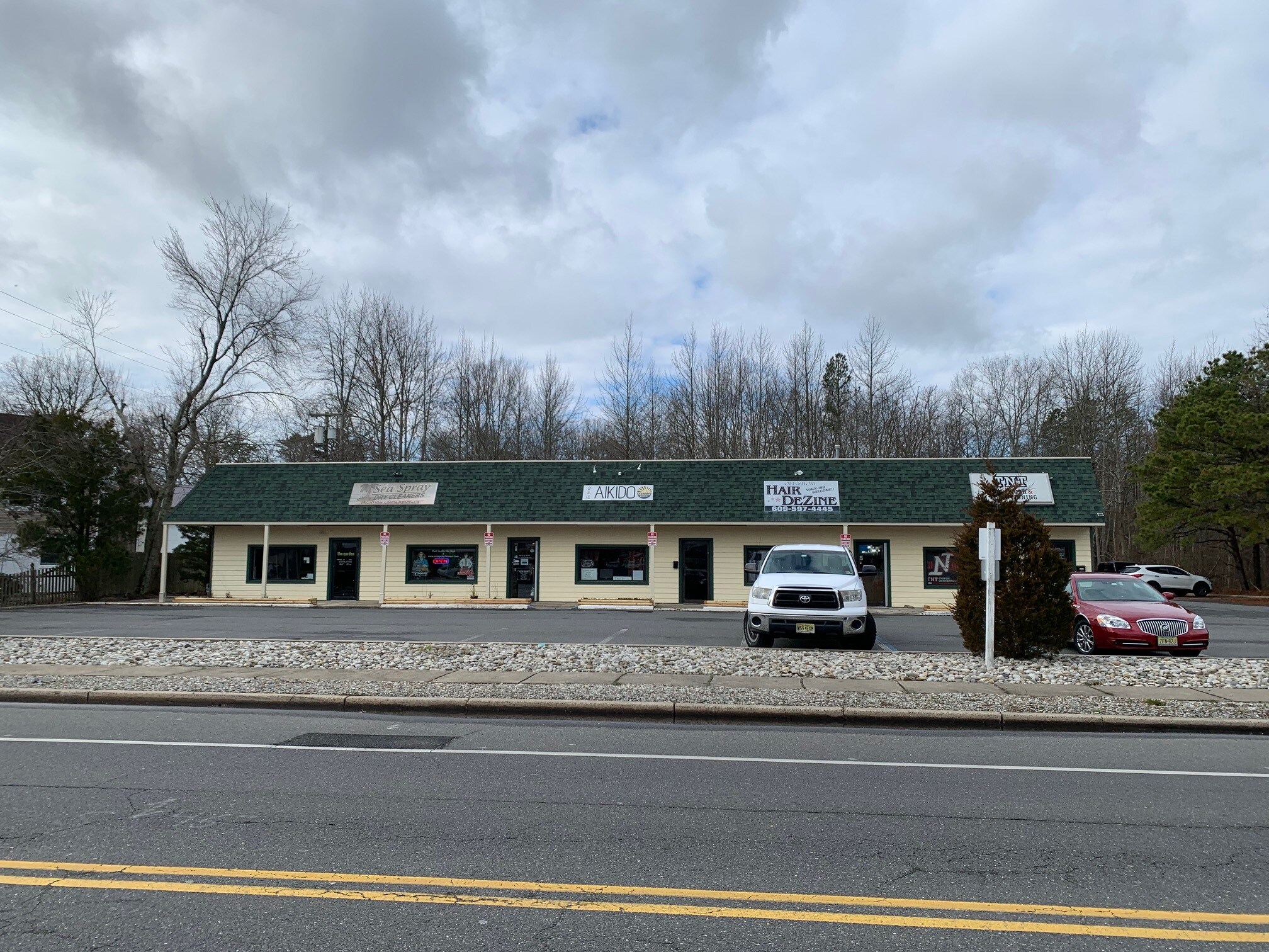 587 Mill Creek Rd, Manahawkin, NJ 08050