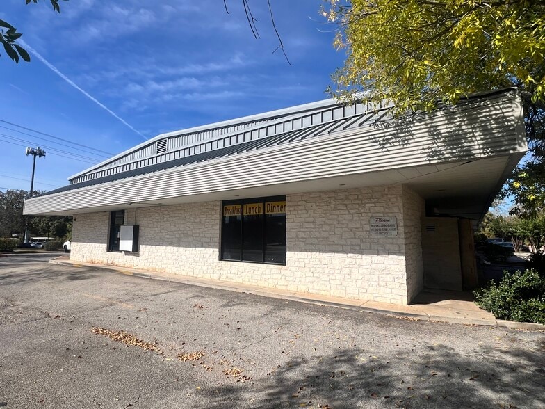 2000 Sam Bass Rd, Round Rock, TX for lease - Building Photo - Image 2 of 4