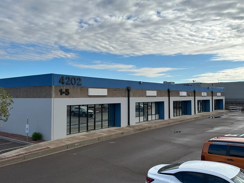 4202 E Elwood St, Phoenix, AZ for lease - Building Photo - Image 2 of 7