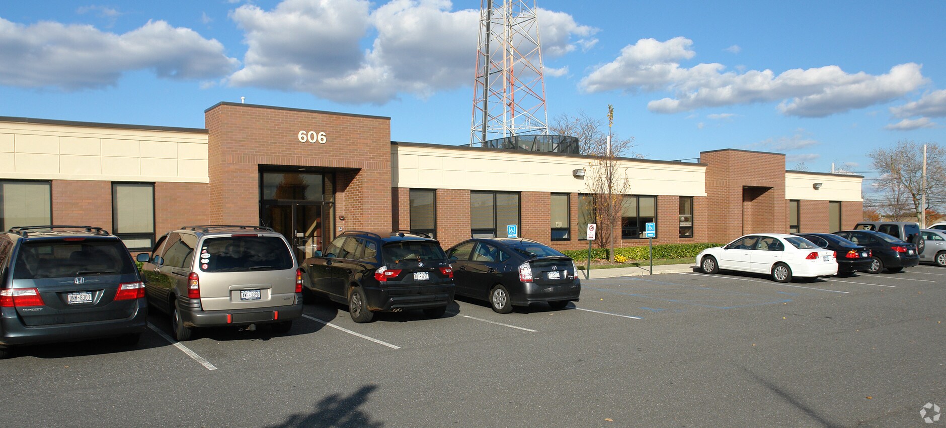 606 Johnson Ave, Bohemia, NY 11716