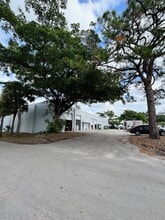 2696 NW 31st Ave, Lauderdale Lakes, FL for lease Building Photo- Image 1 of 2