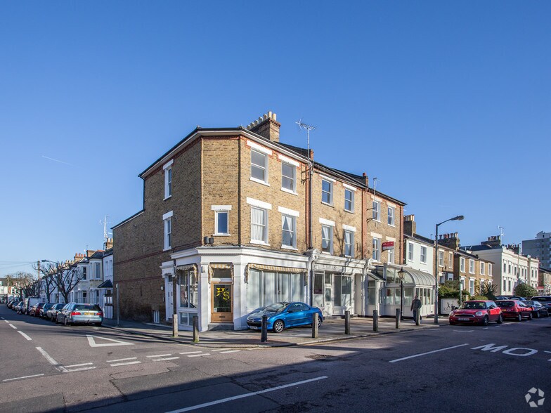 100 Felsham Rd, London, SW15 1DQ