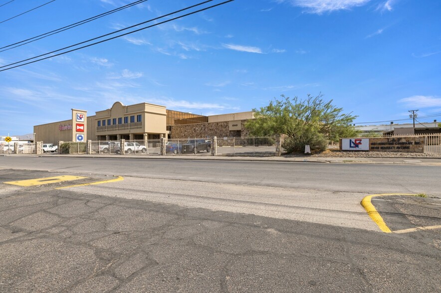 6949 & 6969 Market Ave El Paso, Texas portfolio of 2 properties for sale on LoopNet.com - Building Photo - Image 1 of 10