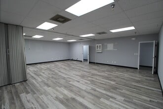 7602-7644 15th St E, Sarasota, FL for lease Interior Photo- Image 2 of 10