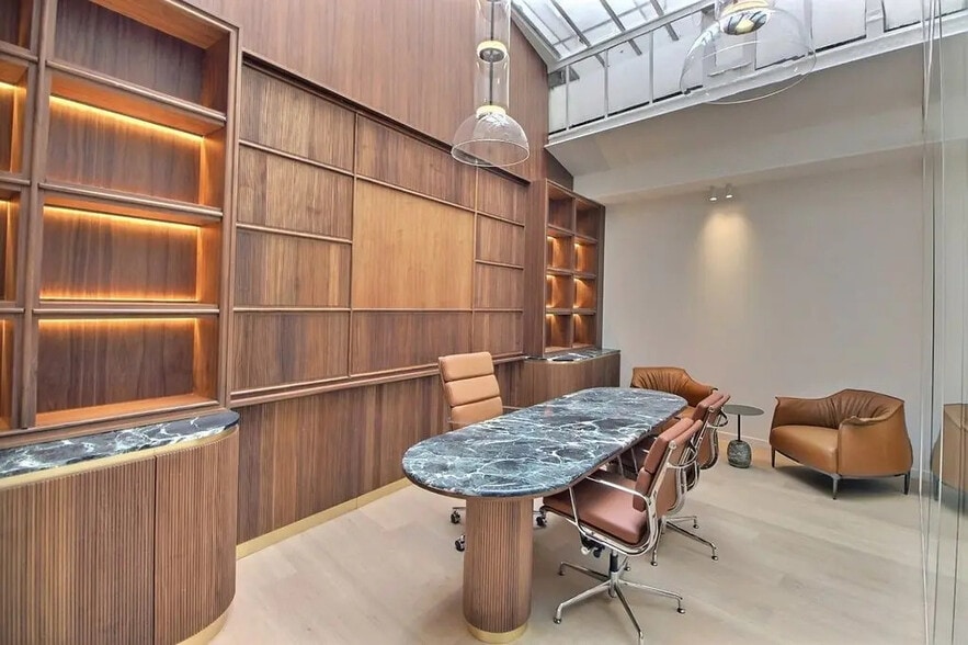 36 Rue Serpente, Paris for lease - Interior Photo - Image 2 of 9