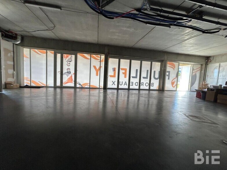 Flex in Mérignac for lease - Interior Photo - Image 2 of 5