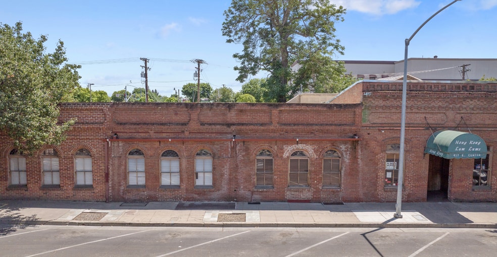 417 E Center Ave, Visalia, CA for sale - Primary Photo - Image 1 of 2
